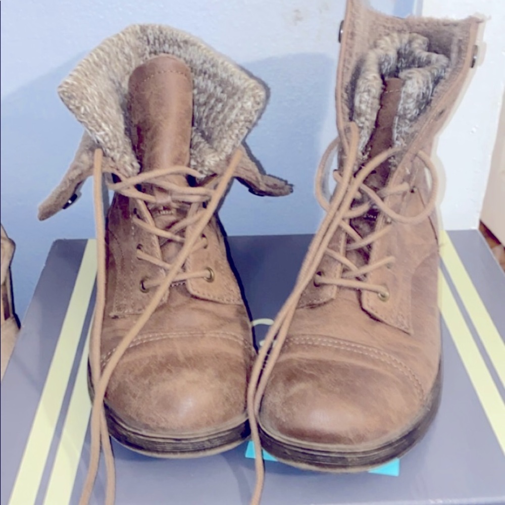 Shoes - Picture 4 of 10